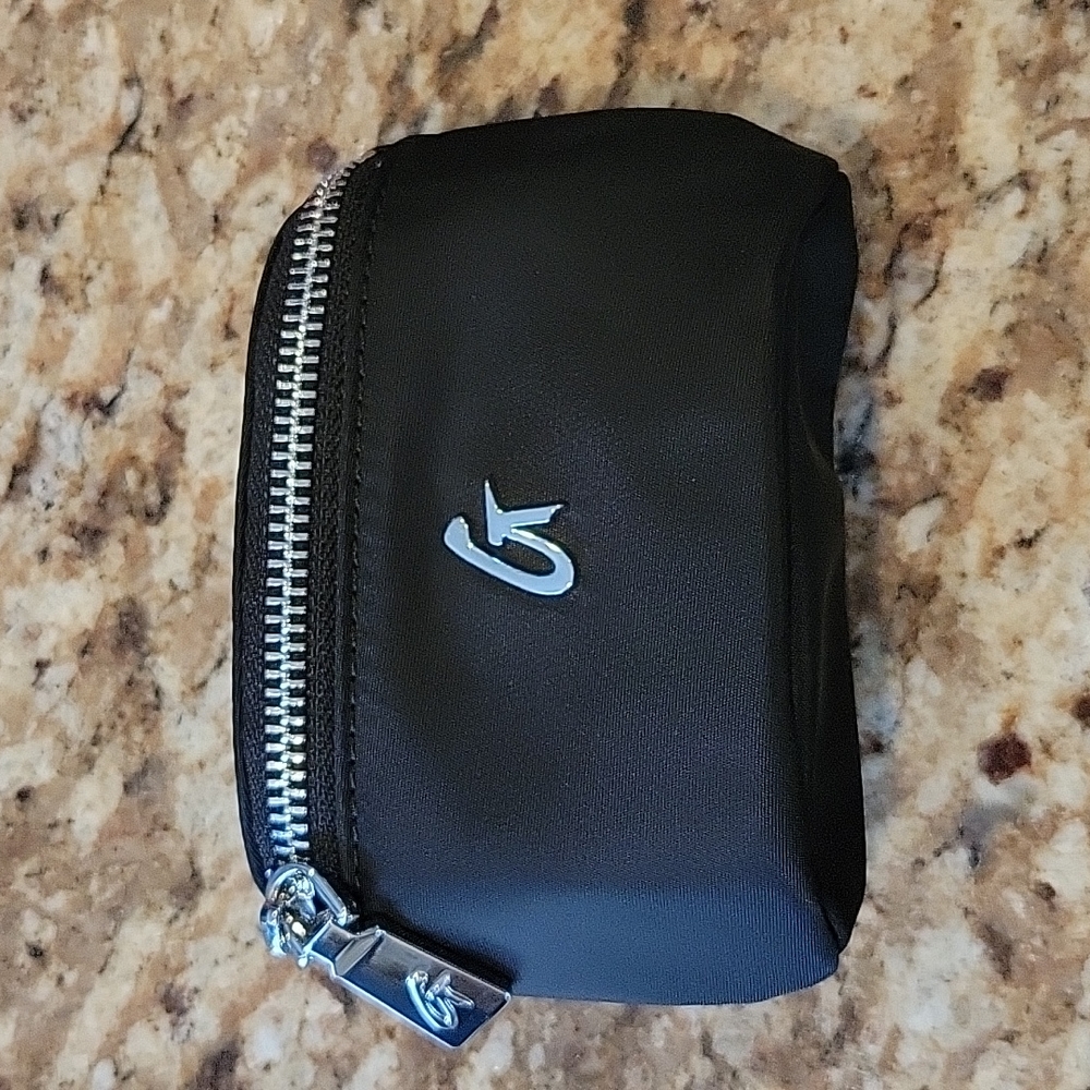 Glamaholic wristlet